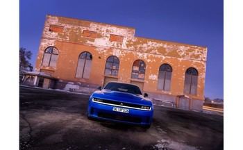 Dodge lanza pedidos del nuevo Charger en Europa, disponible en versiones eléctricas y de gasolina
