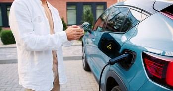 Las ventas de vehículos electrificados aumentan un 39% en el primer semestre de 2026