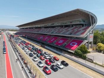 Volkswagen celebra 50 años del Golf GTI con un gran festival y miles de fans